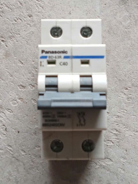Át 2 Cực Panasonic 40A ( Chiếc )