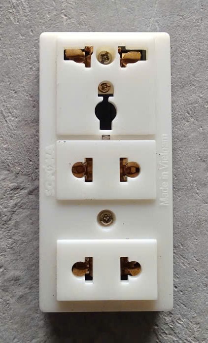 Ổ Cắm 3 lỗ Thường